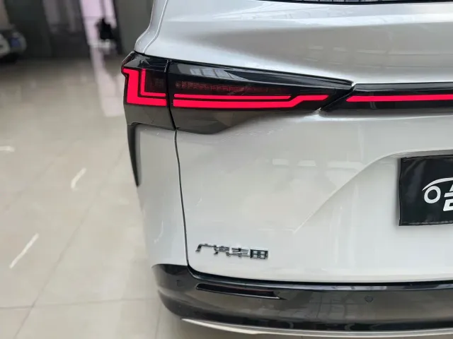 Toyota Sienna — Фото автомобиля 11