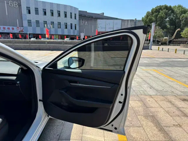 Mazda Axela — Фото автомобиля 26