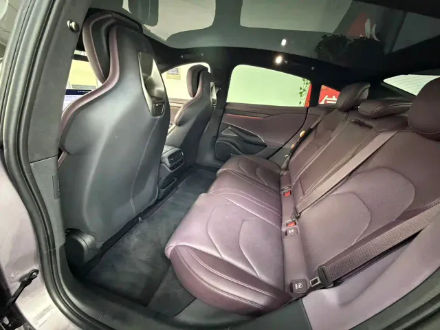 Xiaomi SU7 — Фото автомобиля 8