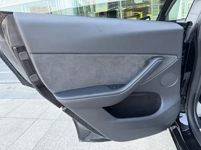 Tesla Model Y — Фото автомобиля 21