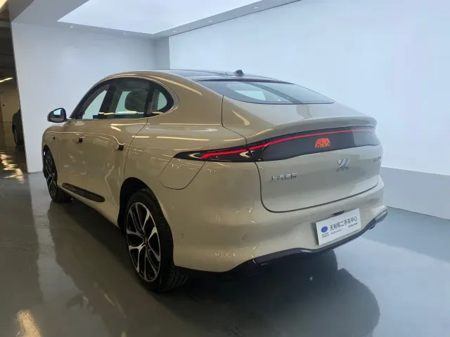 IM Motors LS6 — Фото автомобиля 14