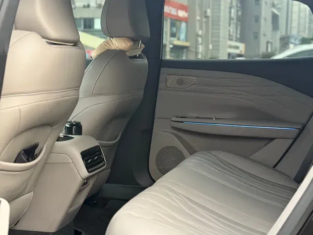 Geely Galaxy Galaxy Xingyao 8 — Фото автомобиля 13