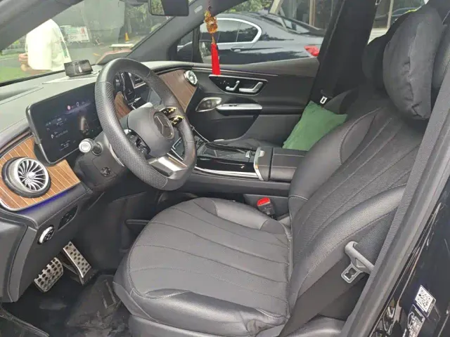 Mercedes-Benz EQE SUV — Фото автомобиля 7