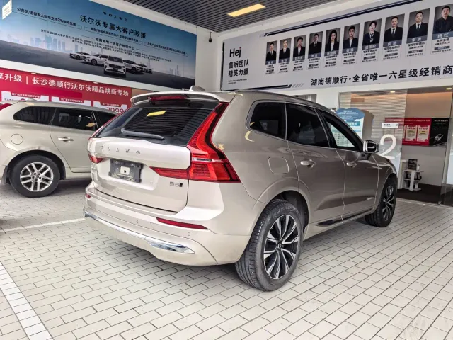 Volvo XC60 — Фото автомобиля 8