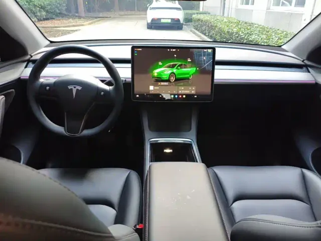 Tesla Model Y — Фото автомобиля 9