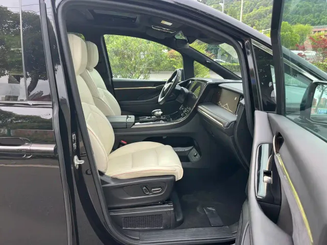 GAC Trumpchi M8 — Фото автомобиля 6