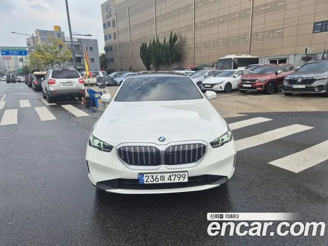 BMW 5 Series — Фото автомобиля 3