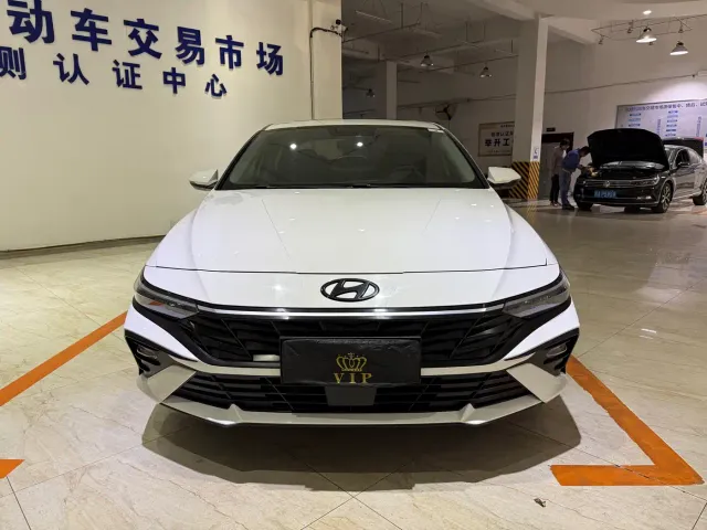 Hyundai Elantra — Фото автомобиля 2