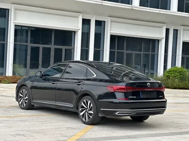 Volkswagen Passat — Фото автомобиля 7