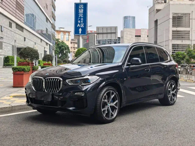 Фотография автомобиля — BMW X5