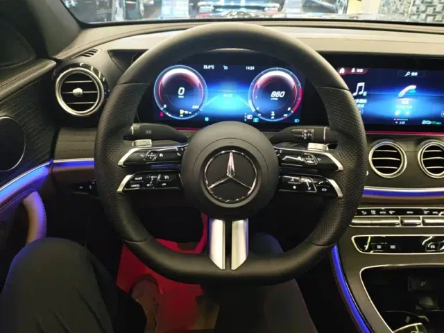 Mercedes-Benz E-Class — Фото автомобиля 10