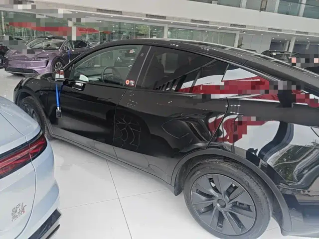 Tesla Model Y — Фото автомобиля 22
