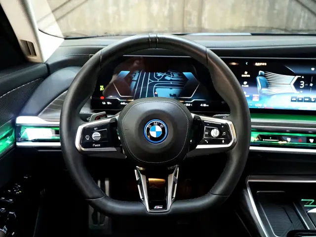BMW i7 — Фото автомобиля 12
