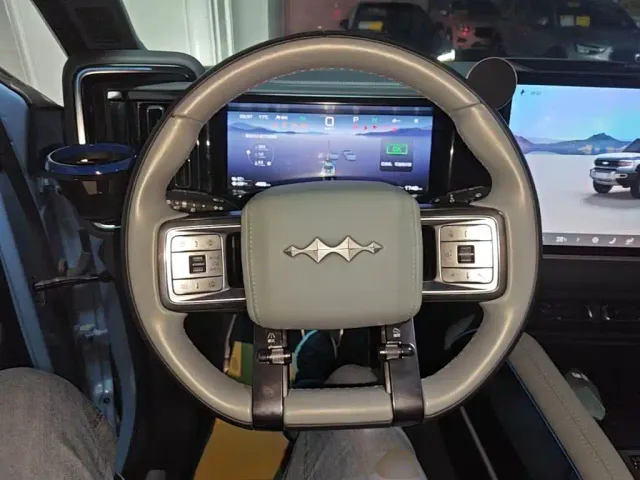BYD FangChengBao Leopard 5 — Фото автомобиля 10