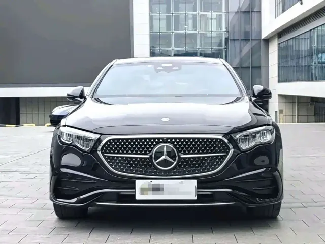 Mercedes-Benz E-Class — Фото автомобиля 2