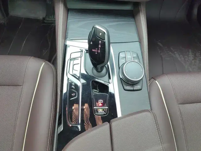 BMW 5 Series — Фото автомобиля 16