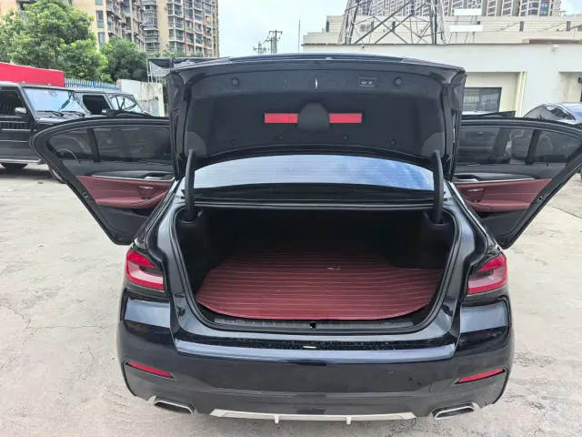 BMW 5 Series — Фото автомобиля 16