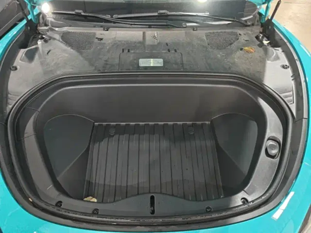 Xiaomi SU7 — Фото автомобиля 24