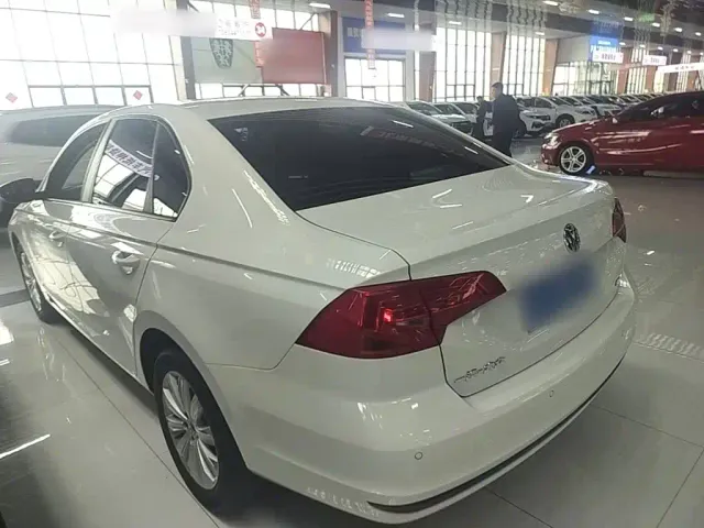Volkswagen Bora — Фото автомобиля 4
