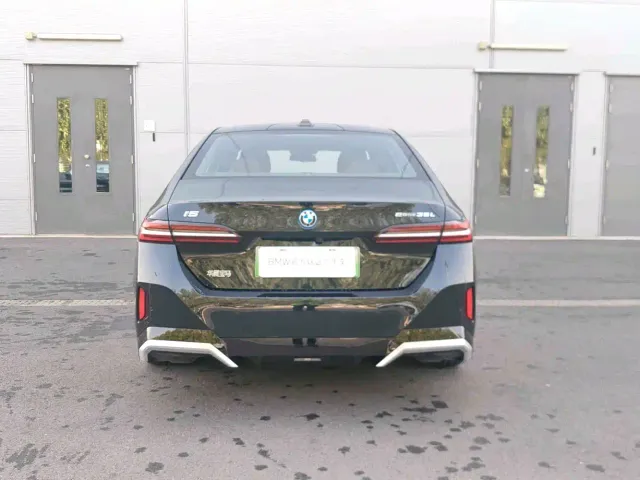 BMW i5 — Фото автомобиля 7