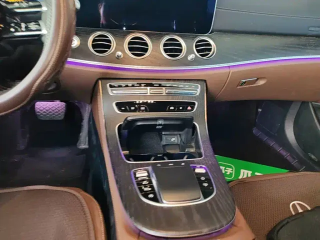 Mercedes-Benz E-Class — Фото автомобиля 12