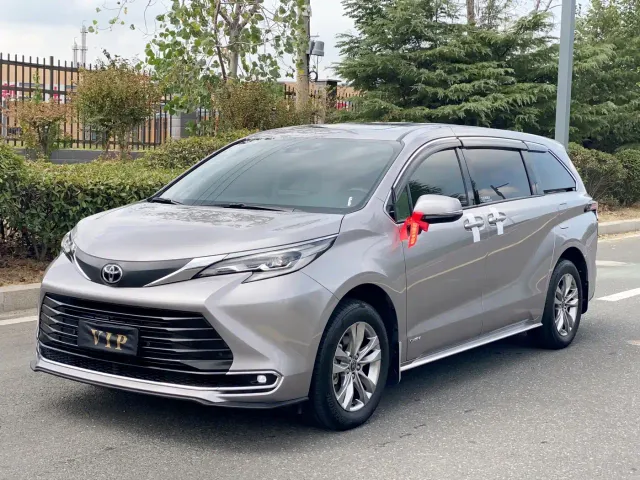 Фотография автомобиля — Toyota Sienna