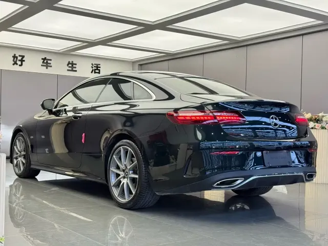 Mercedes-Benz E-Class — Фото автомобиля 11