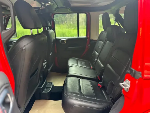 Jeep Wrangler — Фото автомобиля 12