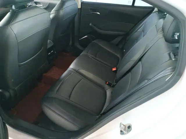 Roewe i5 — Фото автомобиля 16
