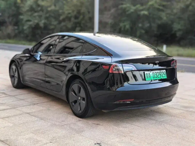 Tesla Model 3 — Фото автомобиля 8