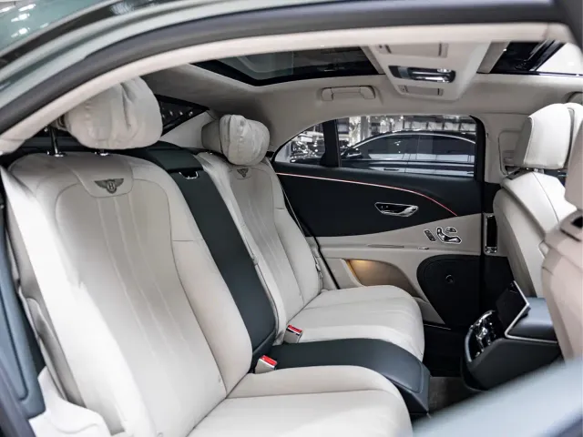 Bentley Flying Spur — Фото автомобиля 12