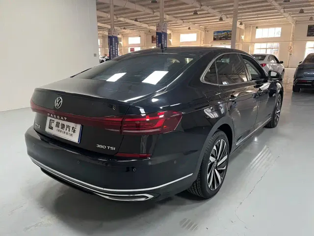 Volkswagen Passat — Фото автомобиля 4