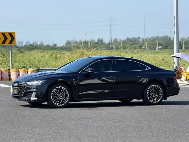 Фотография автомобиля — Audi A7L
