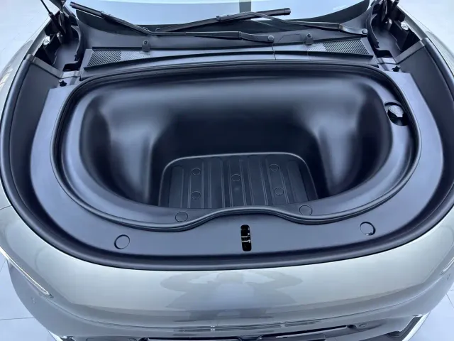 IM Motors LS6 — Фото автомобиля 18