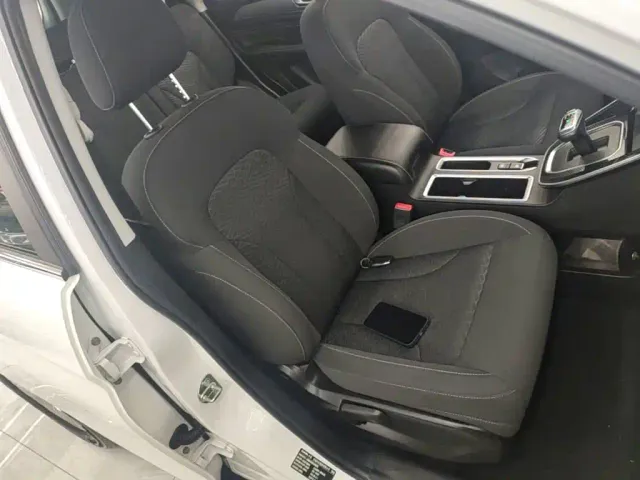 Haval M6 — Фото автомобиля 24