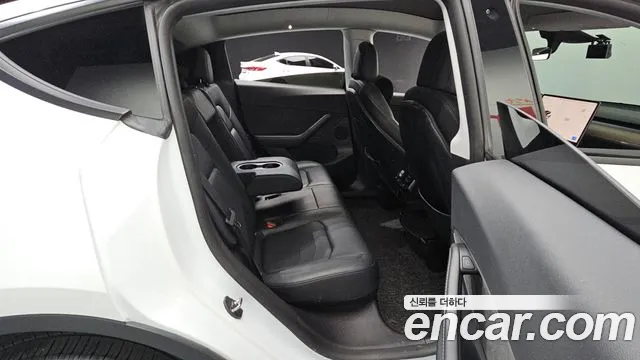 Tesla Model Y — Фото автомобиля 8