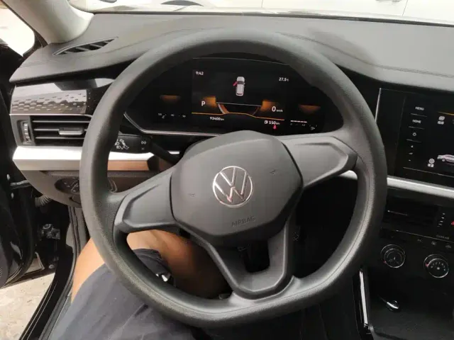 Volkswagen Passat — Фото автомобиля 15