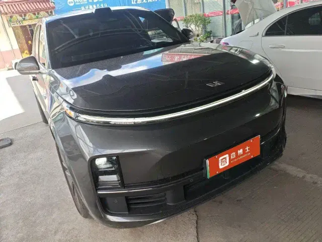 Li Auto L8 — Фото автомобиля 2
