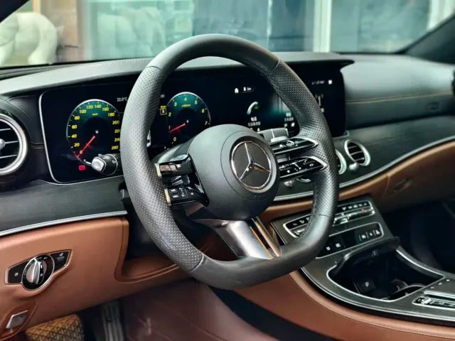 Mercedes-Benz E-Class — Фото автомобиля 18
