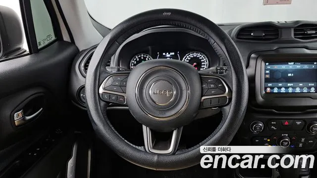 Jeep Renegade — Фото автомобиля 13