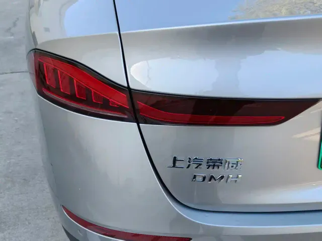 Roewe D7 — Фото автомобиля 12