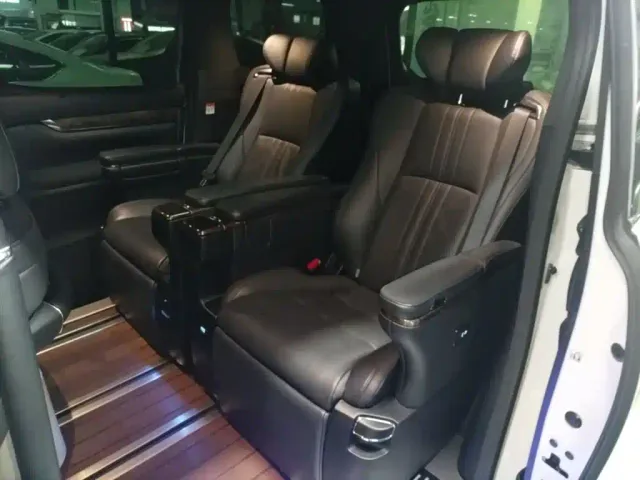 Toyota Vellfire — Фото автомобиля 16