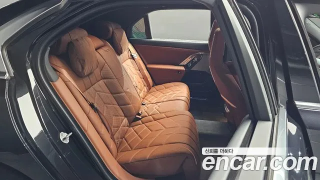BMW 7-Series 7 серия (G70) 740i xDrive M Sport — Фото автомобиля 11