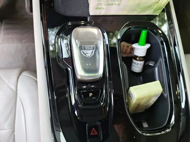 Volvo EM90 — Фото автомобиля 10
