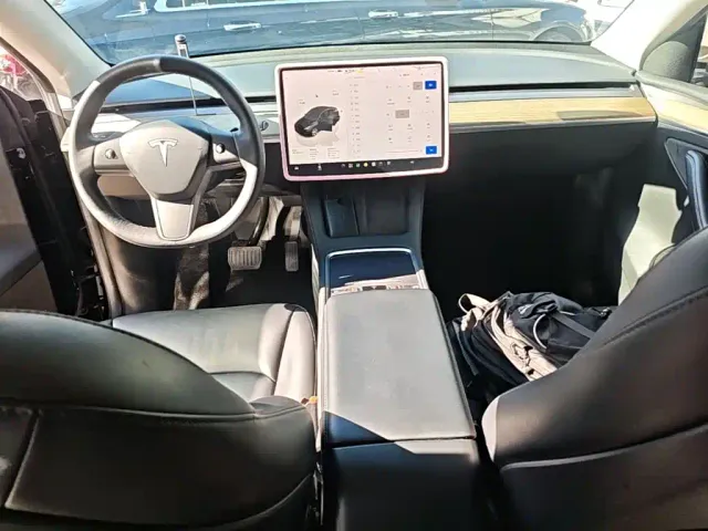 Tesla Model Y — Фото автомобиля 5