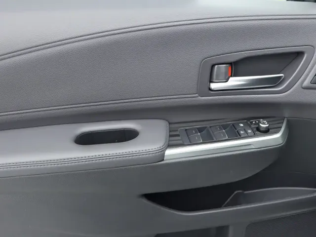 Toyota Sienna — Фото автомобиля 11