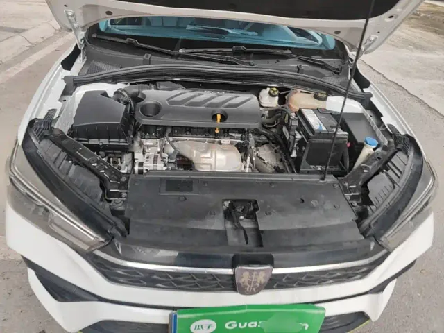 Roewe i5 — Фото автомобиля 19