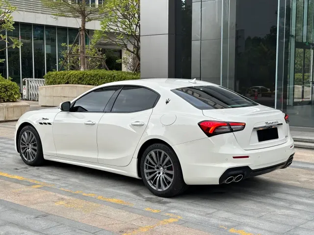 Maserati Ghibli — Фото автомобиля 13