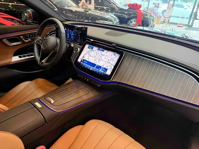 Mercedes-Benz E-Class — Фото автомобиля 12