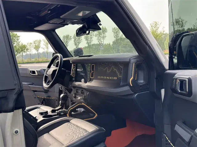 Ford Bronco — Фото автомобиля 8
